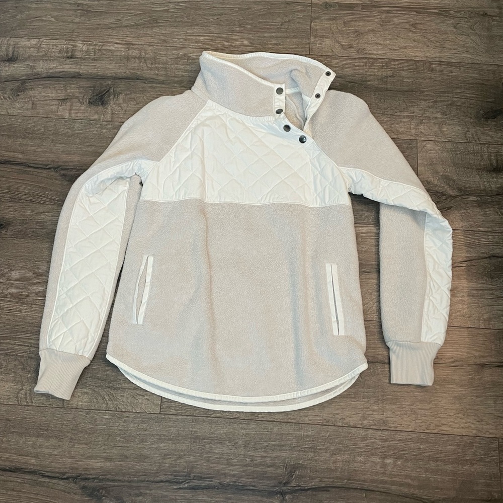 Abercrombie & Fitch asymmetrical snap up fleece